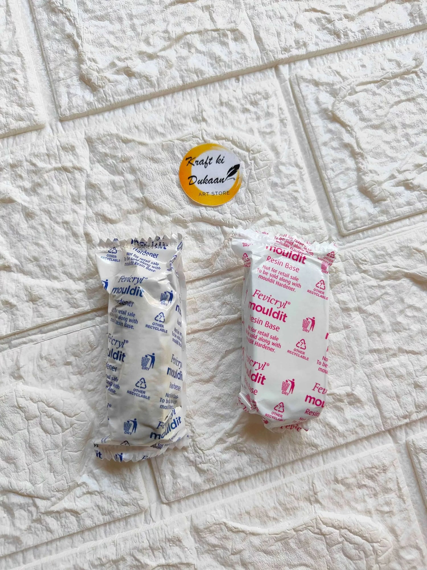 fevicryl-mould-it-clay-set-white-and-pink-packaging