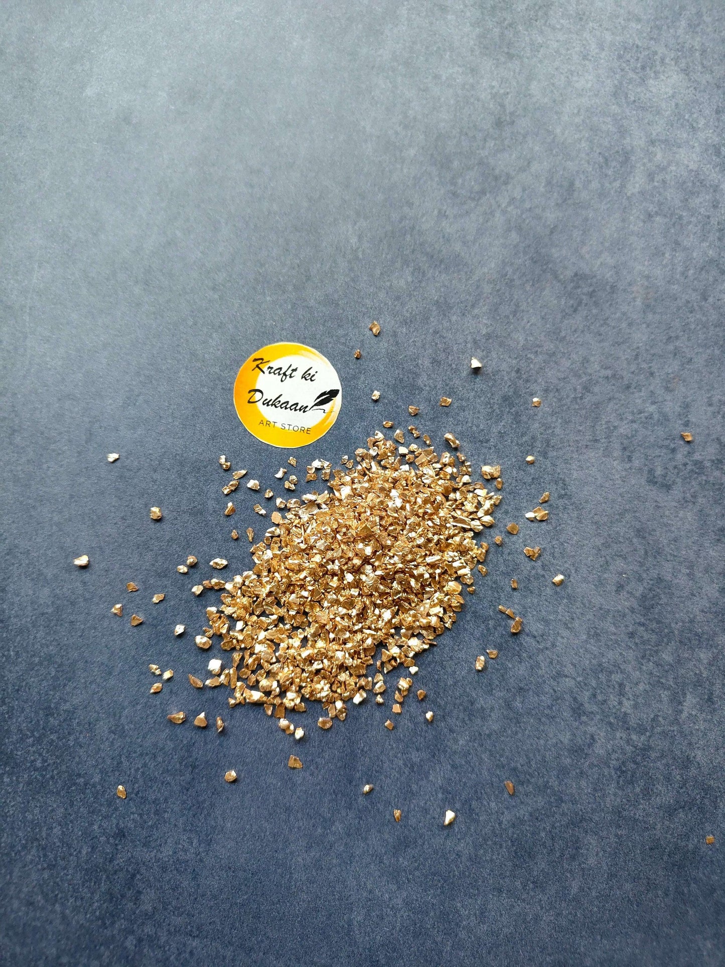 gold-stones-for-resin-art-sprinkled-golden-flakes