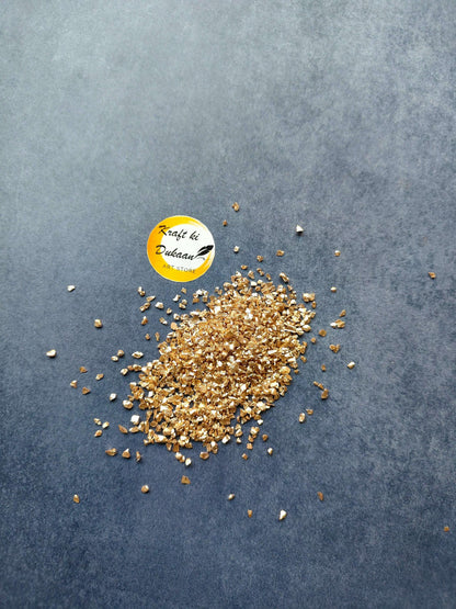 gold-stones-for-resin-art-sprinkled-golden-flakes