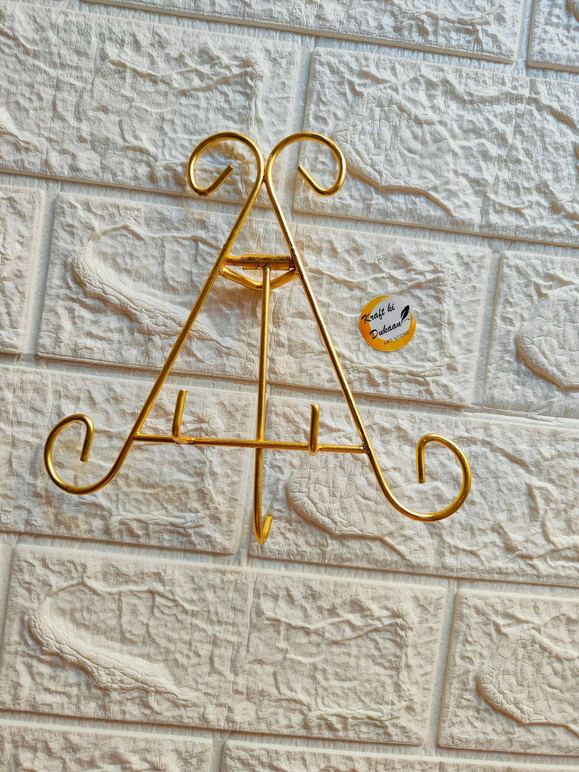 golden-metal-display-stand-with-three-hooks-variation-4