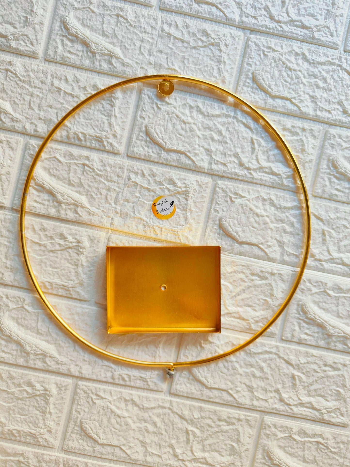 golden-metal-loop-stand-with-flat-box-attachment