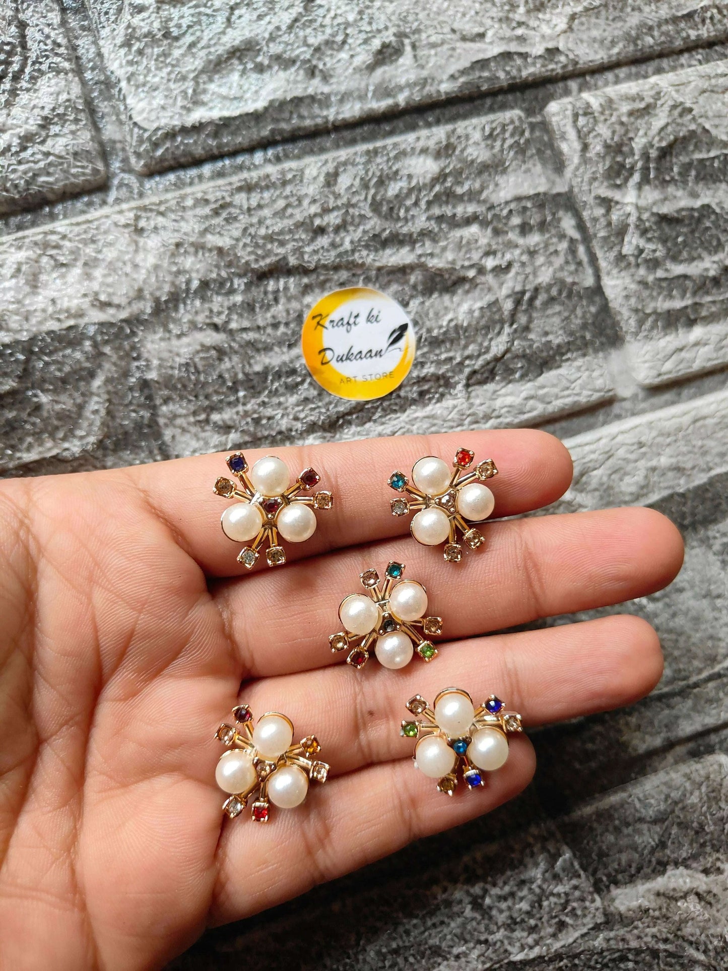 golden-pearl-flower-beads-pack-hand-held-display