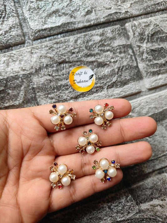 golden-pearl-flower-beads-pack-hand-held-display