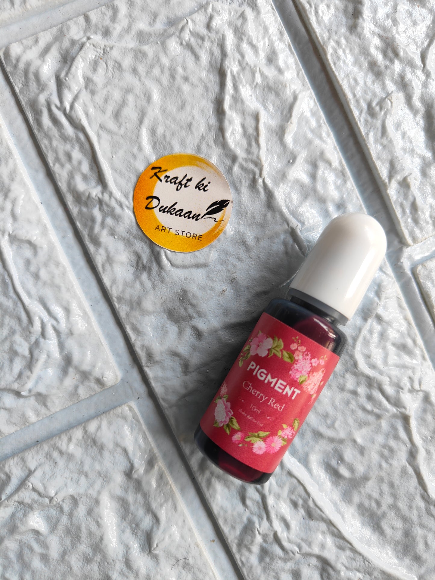 High-quality resin pigment in Cherry Red color by Kraft ki Dukaan for art projects