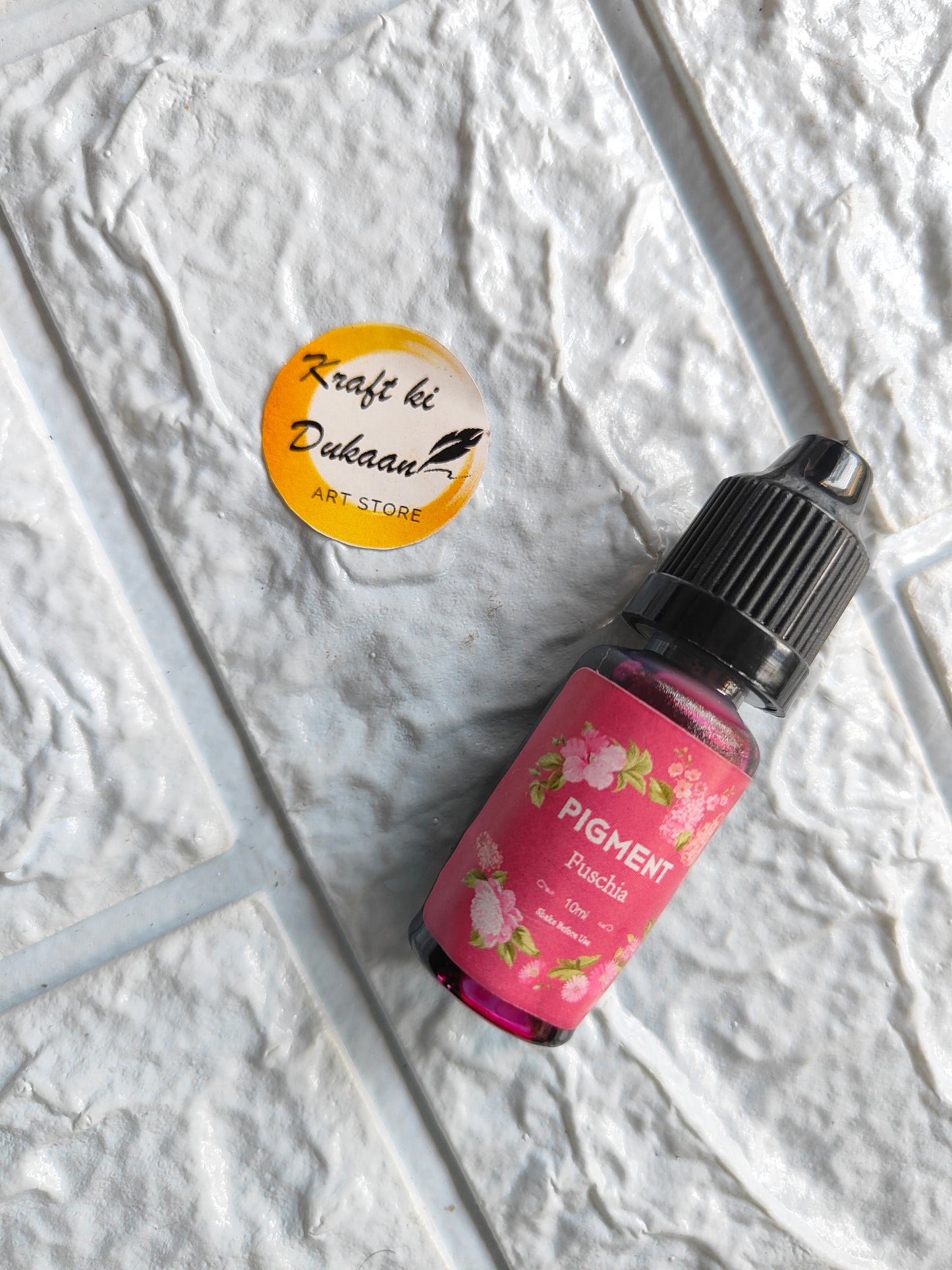 High-quality resin pigment in pink bottle for vibrant art projects from Kraft ki Dukaan