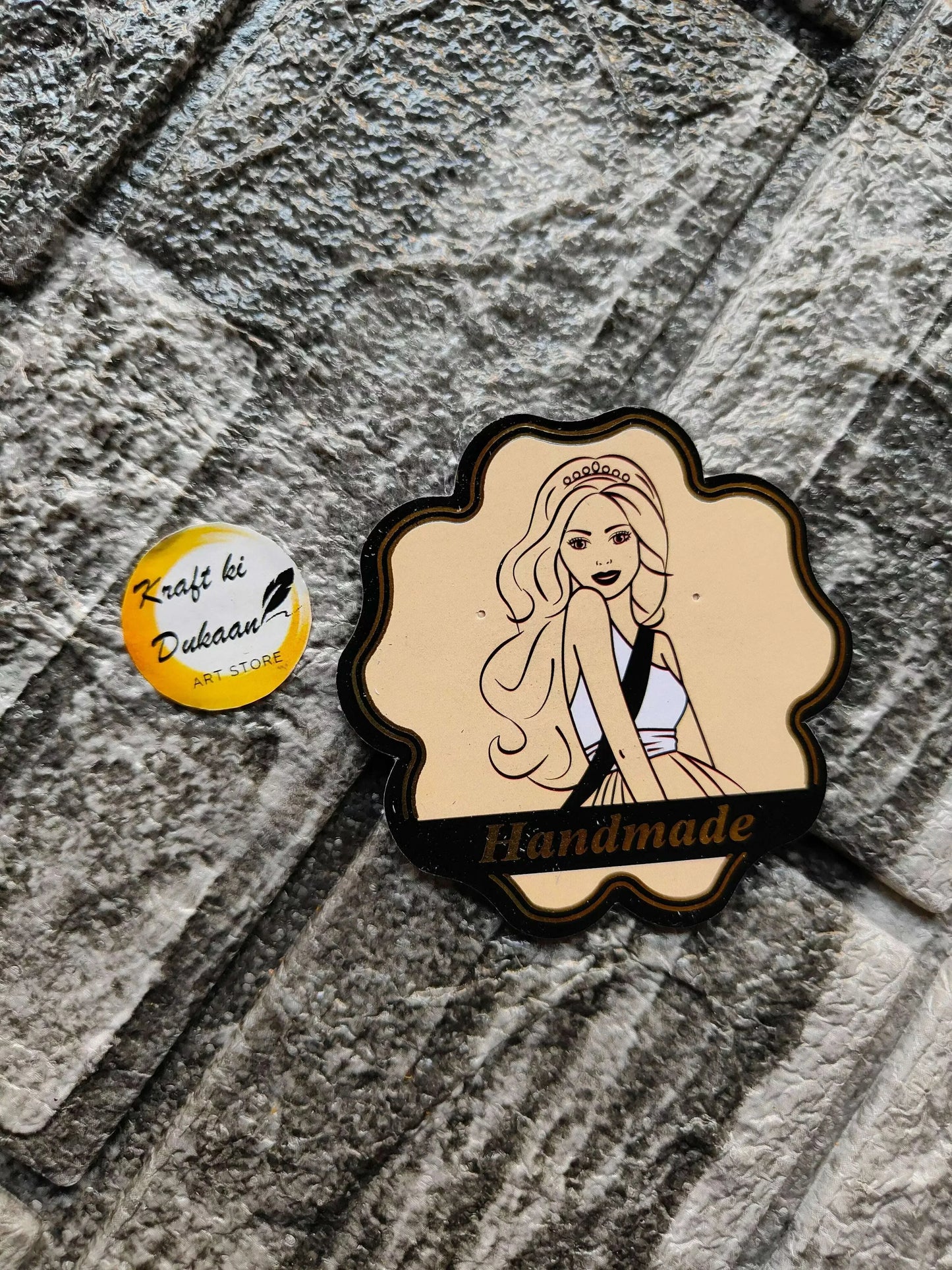 Jewellery card for handmade jewelry featuring a stylish design, perfect for showcasing crafts.