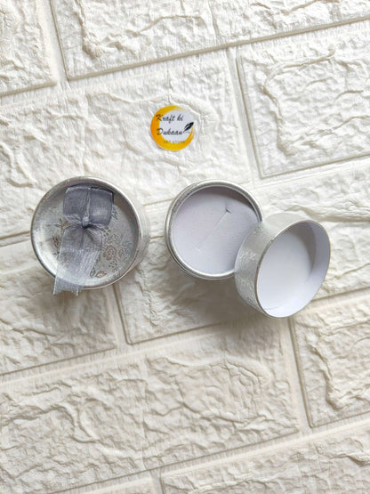 jewelry-round-ring-box-silver-texture-inside