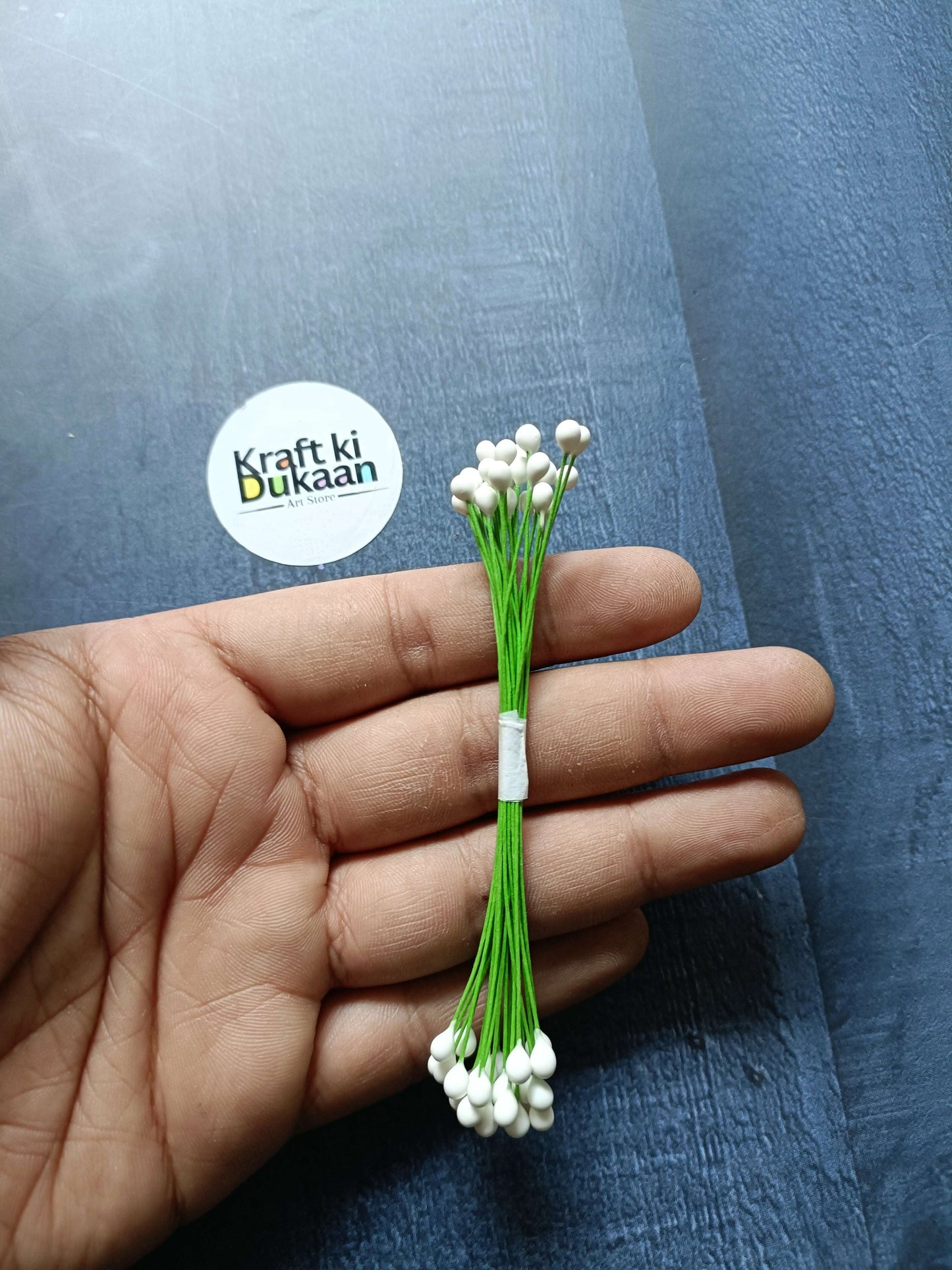 Artificial pollen bunch (11 cm), white: small round heads on a single stem cluster