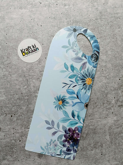 Small floral card holder, pale blue floral leaves and daisies with round handle hole
