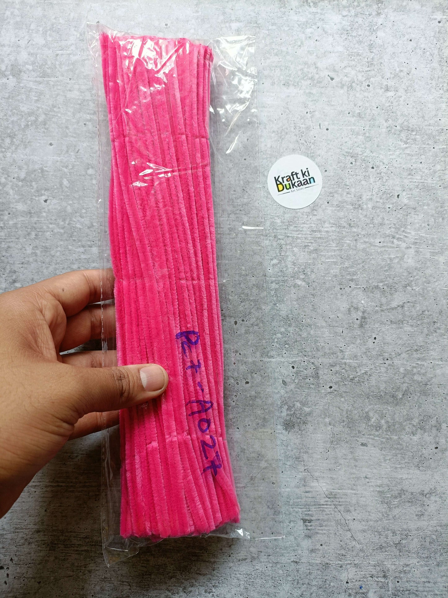 Pink 7 mm pipe cleaners, 100-piece pack in bag