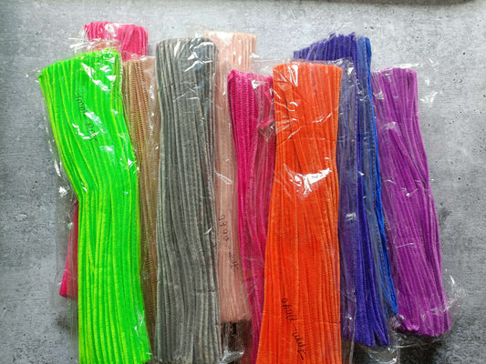 Pipe Cleaner 7MM, bright green chenille sticks in a sealed pack