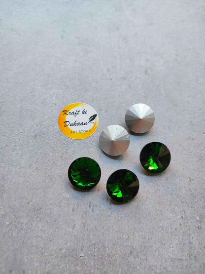 Round diamond glass beads, green 18mm, pack of 10 beads with faceted glow