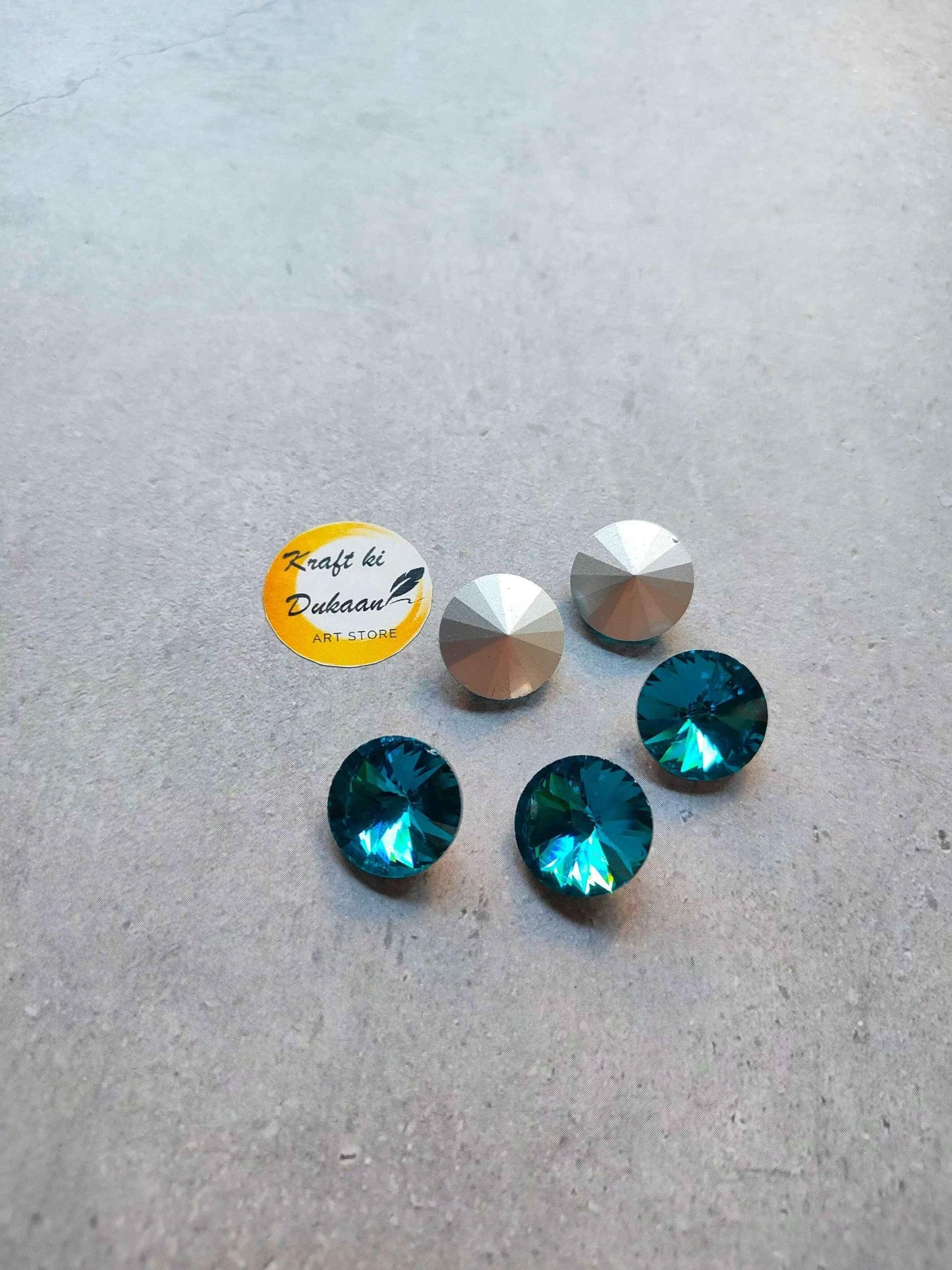 Round diamond glass beads, teal 18mm, pack of 10 beads with faceted blue-green sparkle