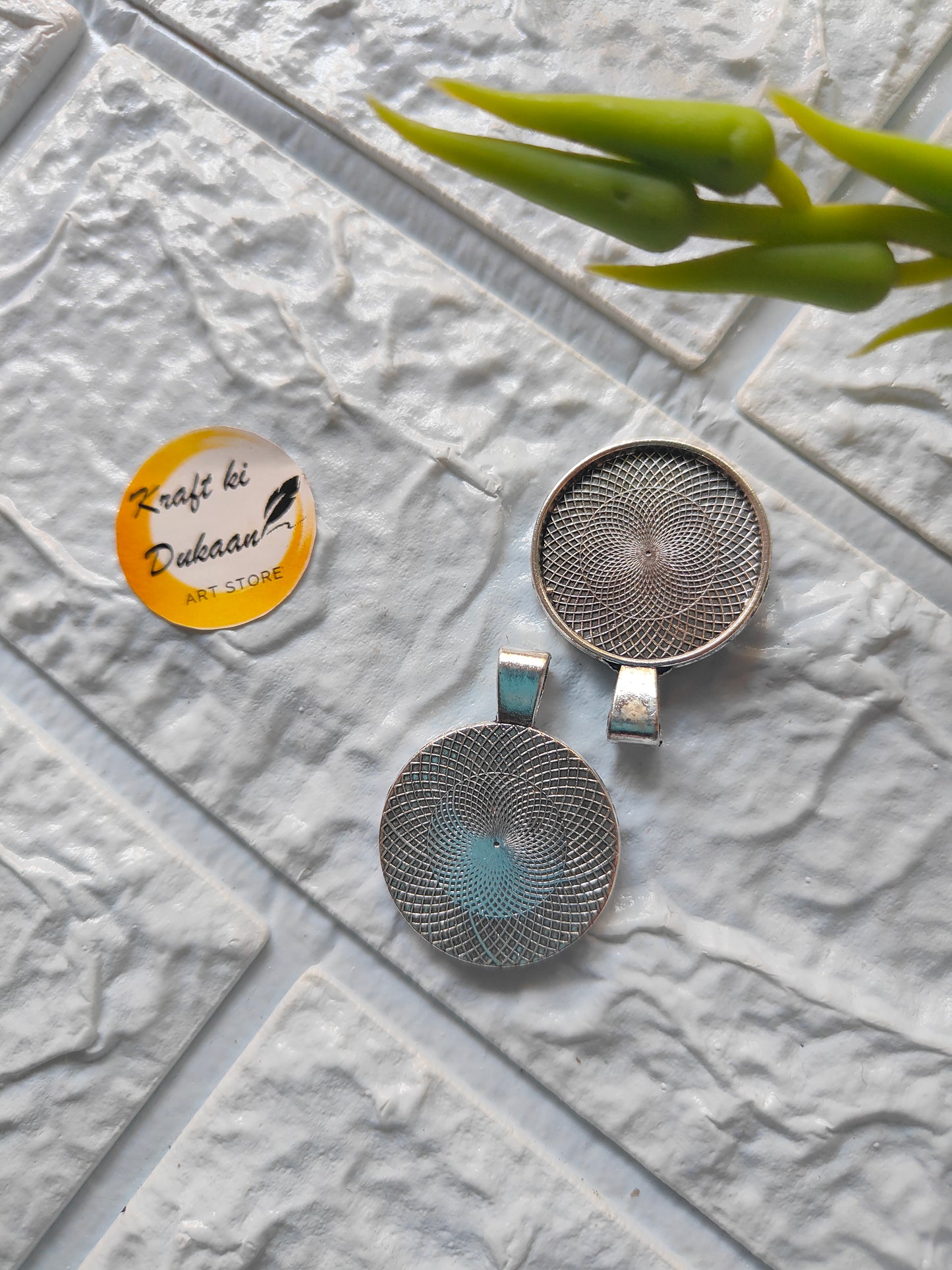 Kraft ki Dukaan Bezel Pendant Tray Set for Resin Art with intricate designs and silver finish