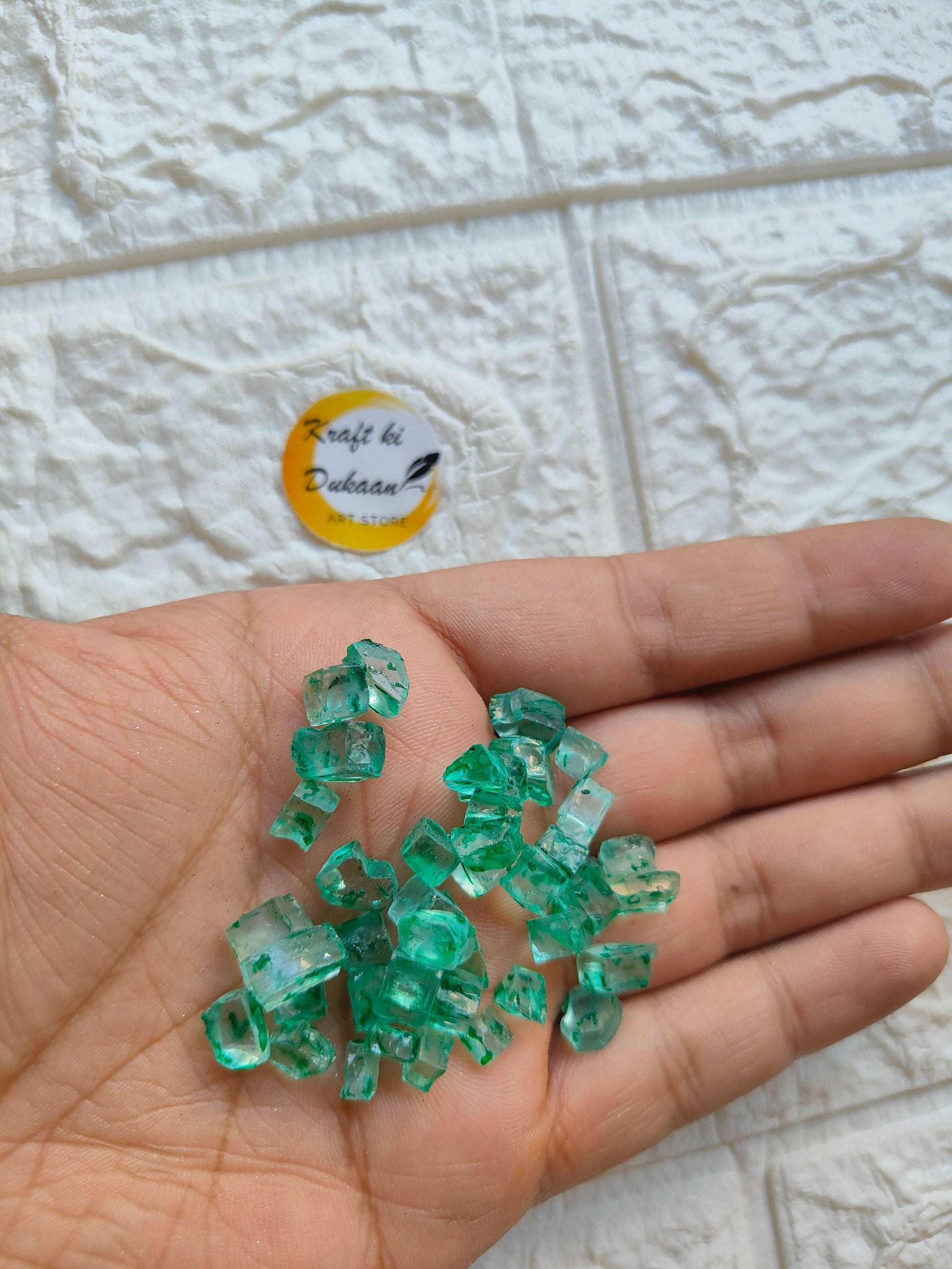 kraft-ki-dukaan-crystal-stones-for-resin-art-green-handheld