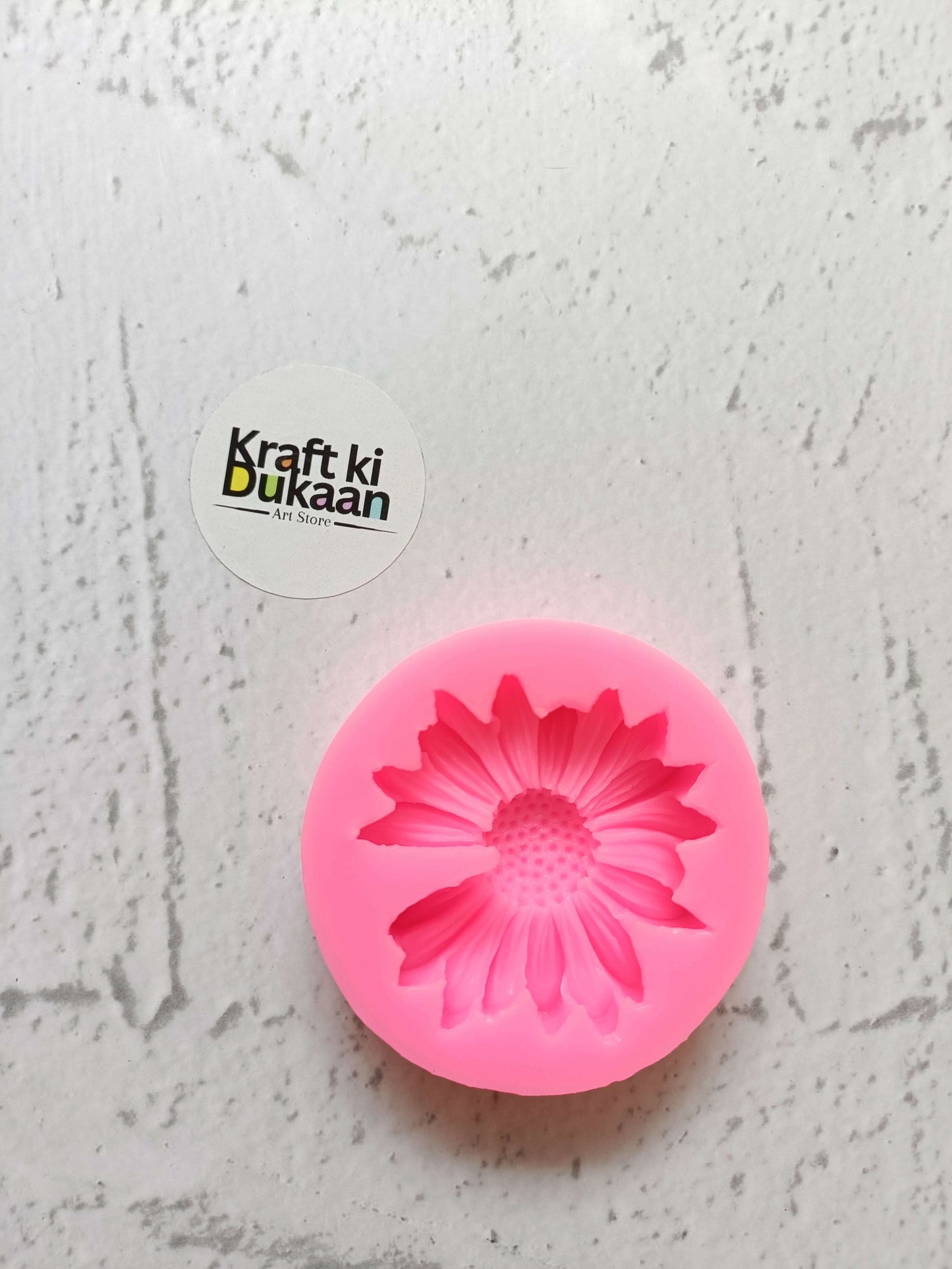 Daisy Flower Pink Mould with daisy flower relief in the center