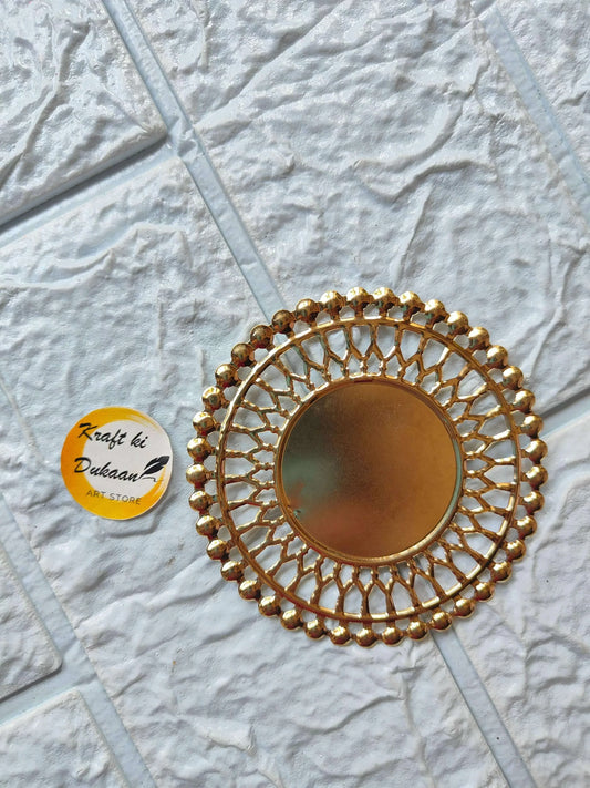 Golden round t-light plate in metal lattice with beaded rim (A1)