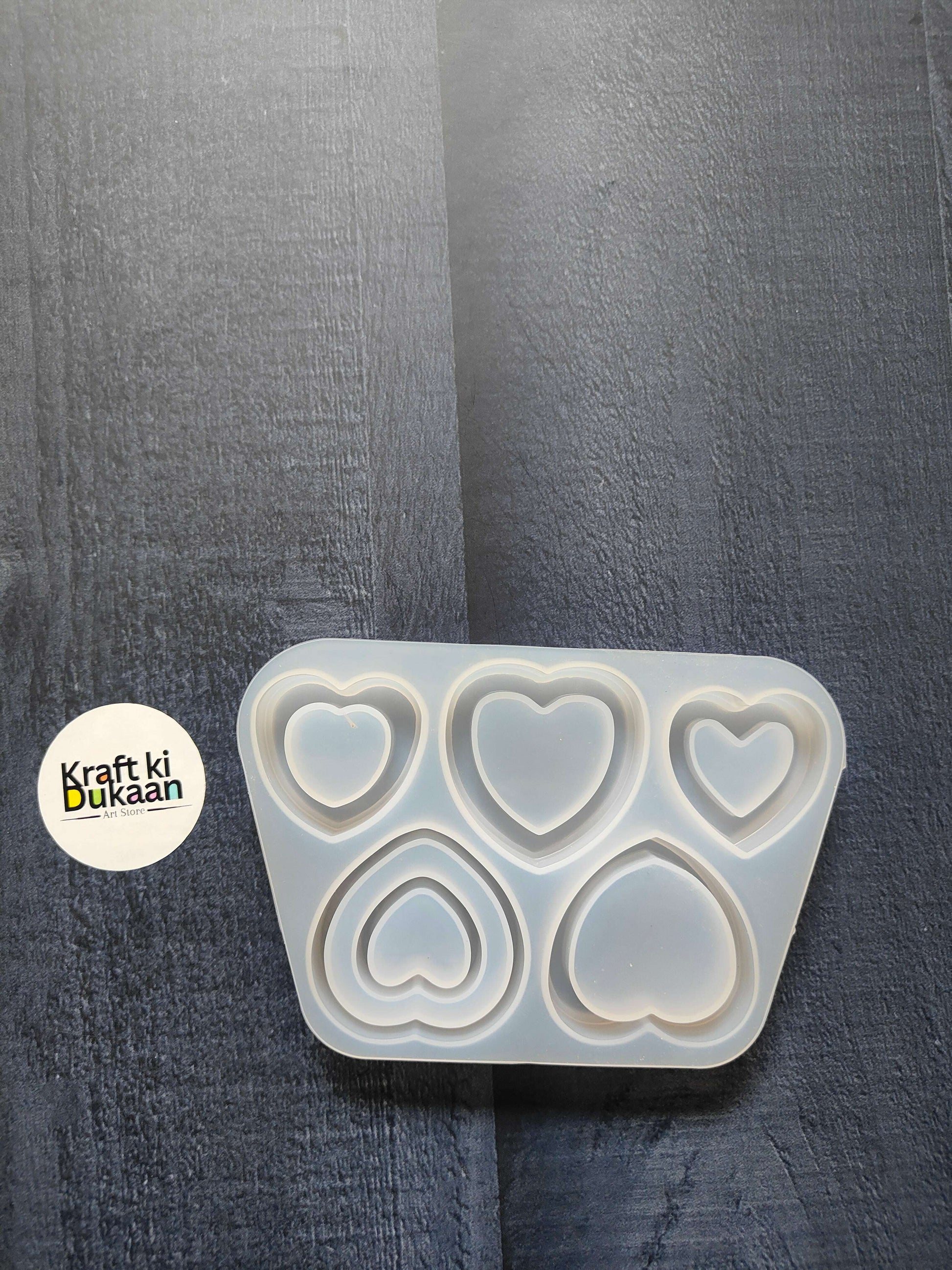 5-cavity heart mould with five raised heart shapes in a rectangular silicone tray