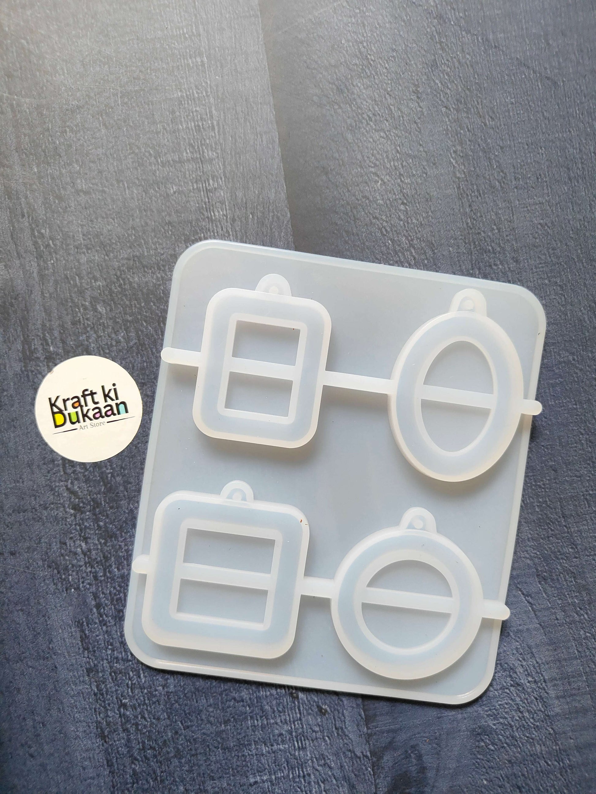 4-cavity keychain mould featuring two square and two oval mould shapes