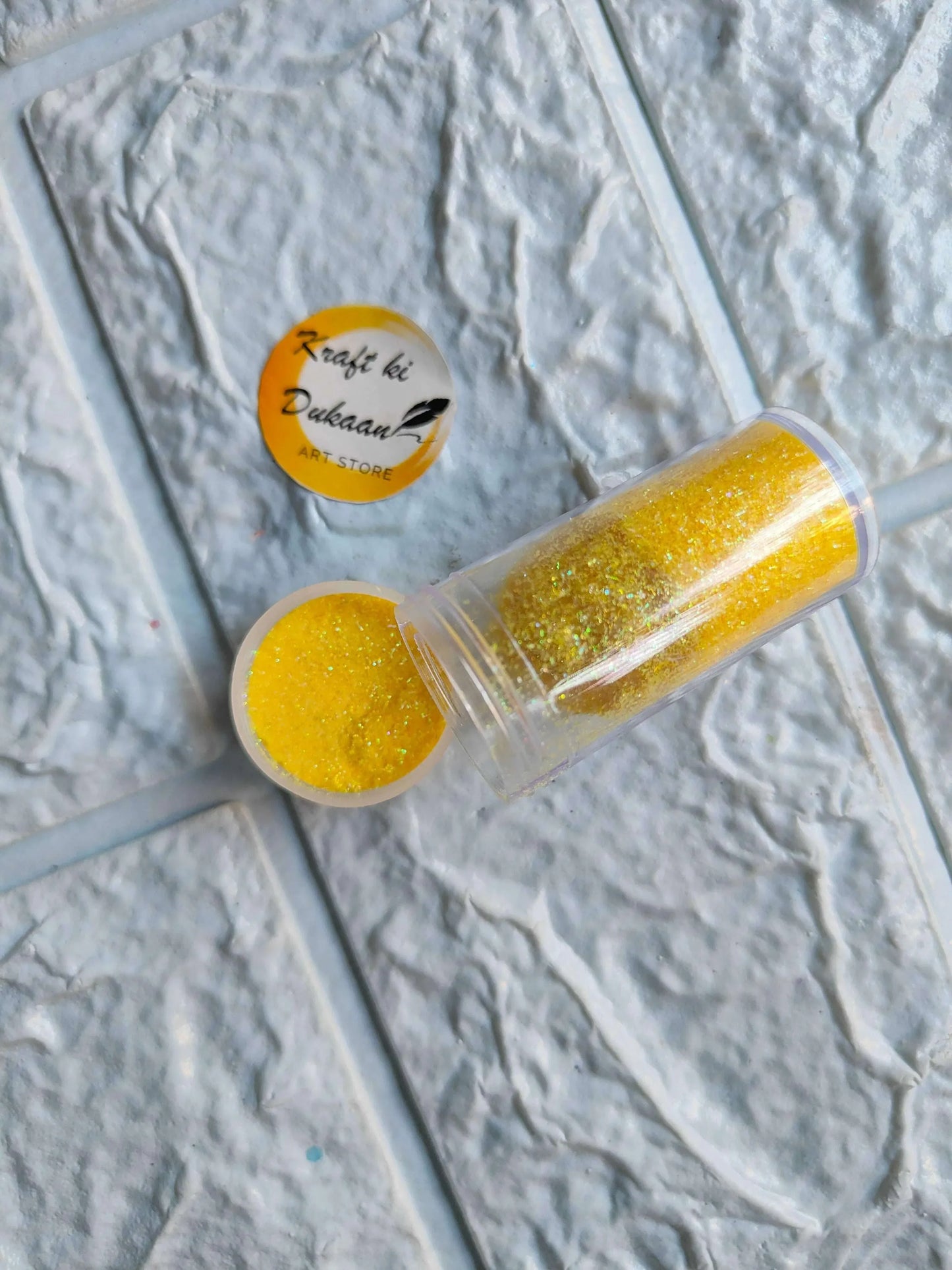 Neon glitter tube in yellow-gold with matching round glitter cap