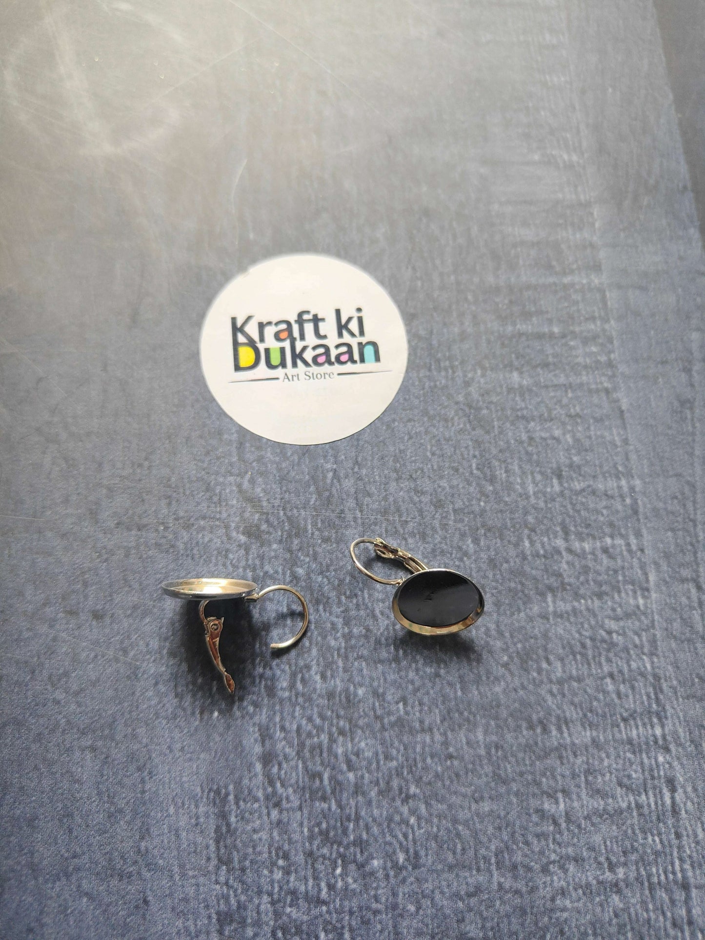 Round earring base pack of 2 in golden tone with black round insert