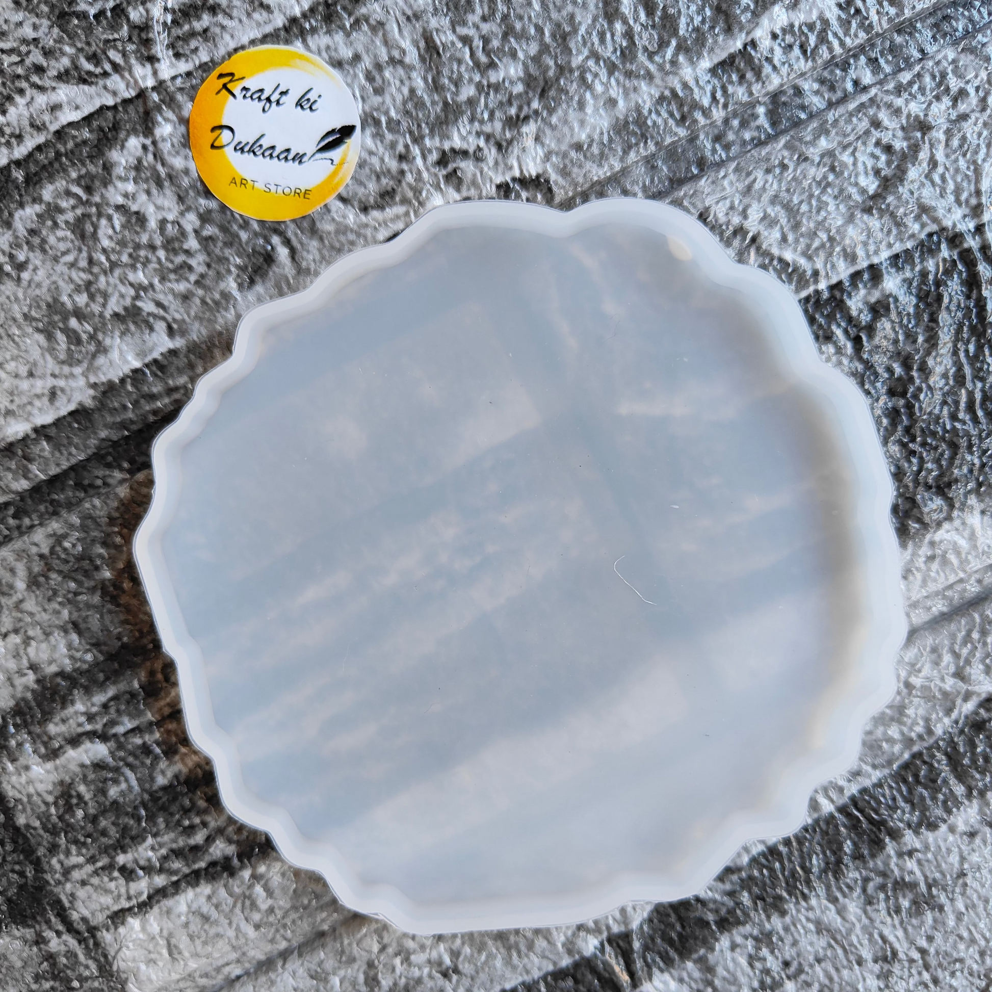 4 inch agate resin mold by Kraft ki Dukaan with scalloped edge on textured gray surface