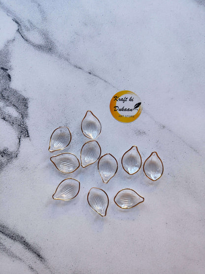 krafthikdukkaan-petal-beads-for-resin-art-clear-gold-edged-2