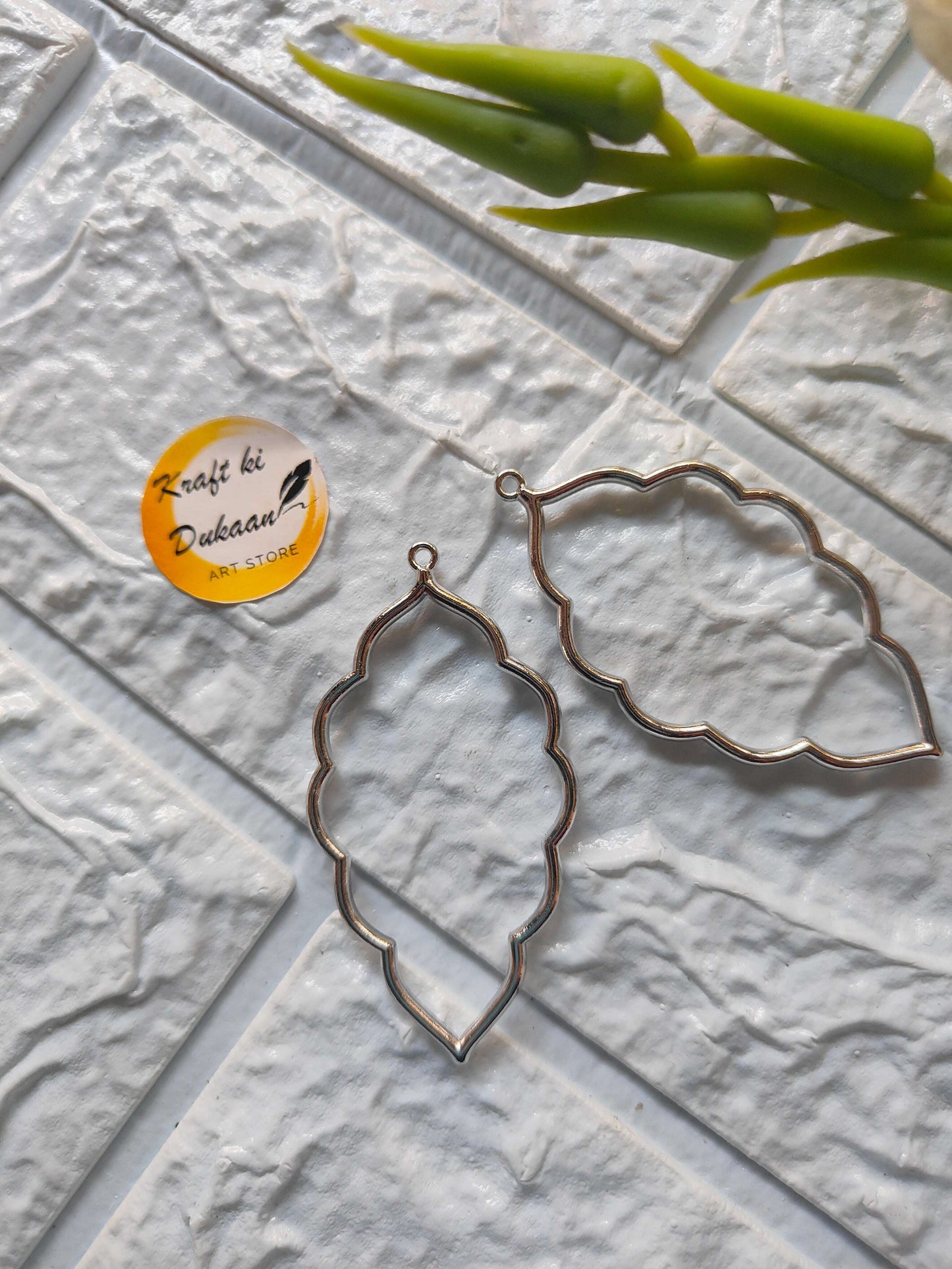 leaf-shape-bezel-pendant-set-silver-outline