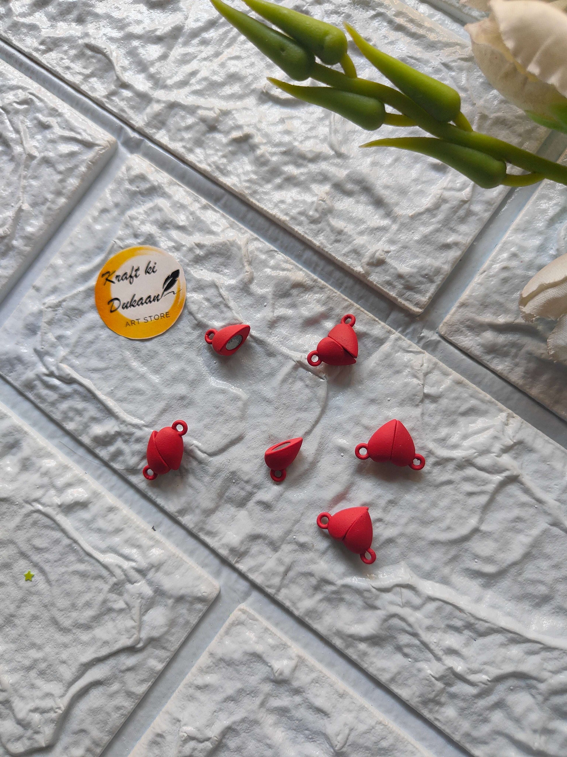 magnetic-heart-charms-set-red-silicone-pieces