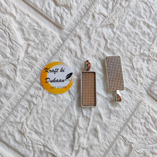 Kraft ki Dukaan metal pendant set featuring a stylish rectangular design with a textured surface