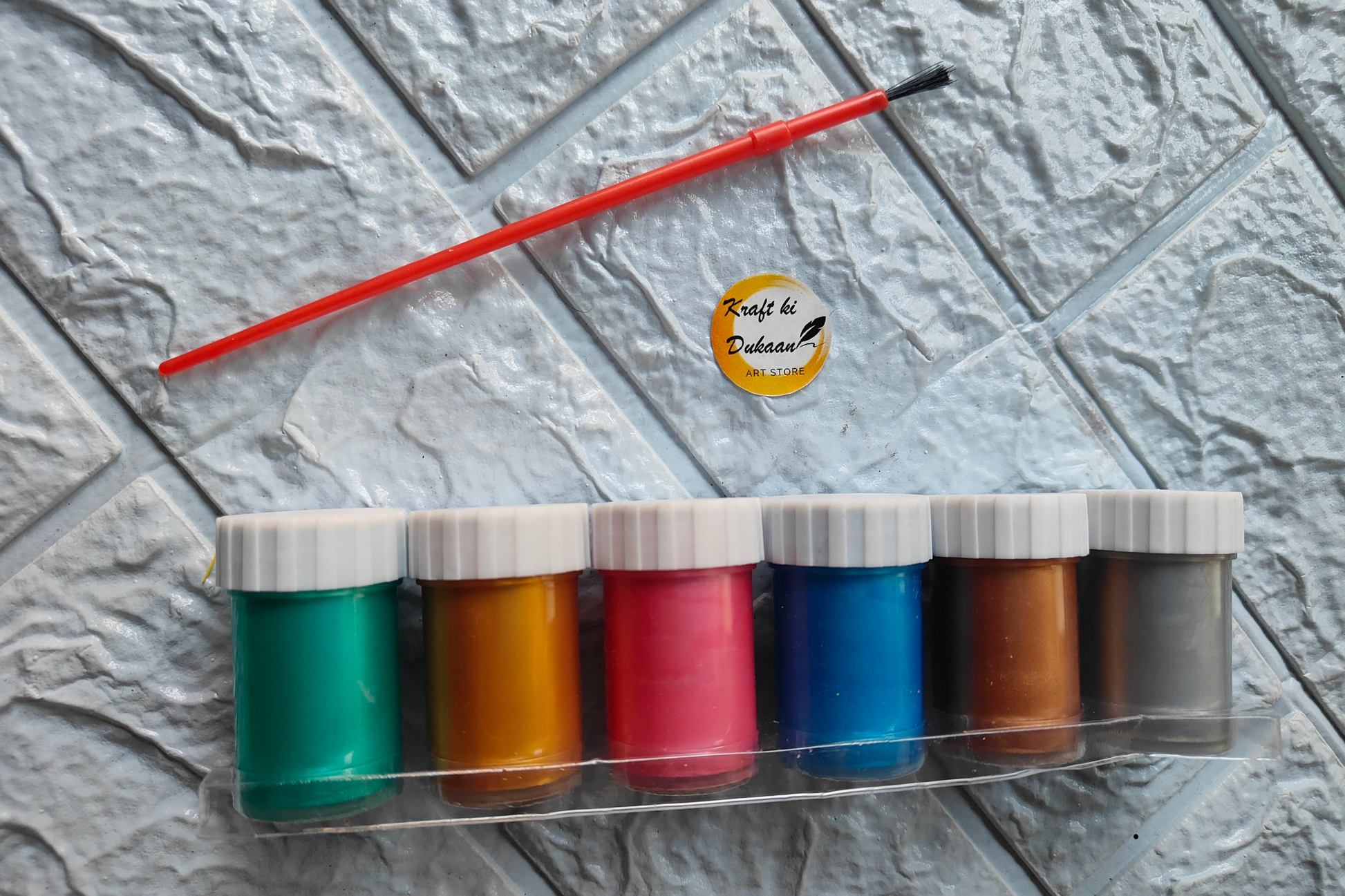 Kraft ki Dukaan metallic poster paint set featuring eight vibrant colors with a paintbrush included