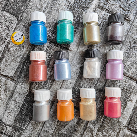 MICA powder set for resin art featuring vibrant colors in small bottles for artistic creations