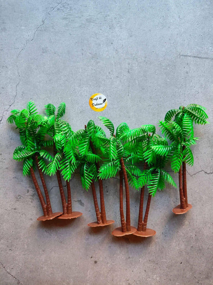Miniature Model A30: set of small green palm trees with brown trunks on circular bases