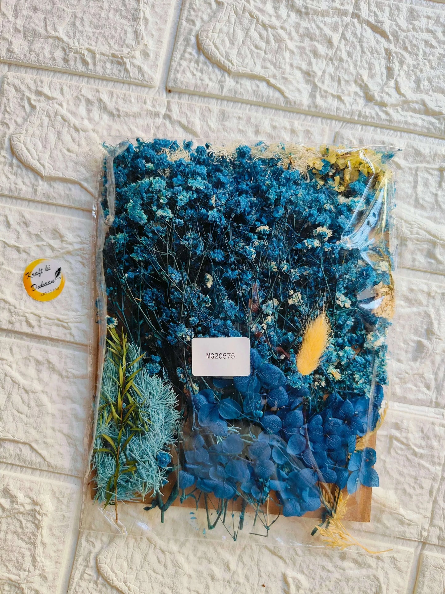 Mix Dry Flower Sheet Big A8 with blue dried flowers, assorted textures and stems