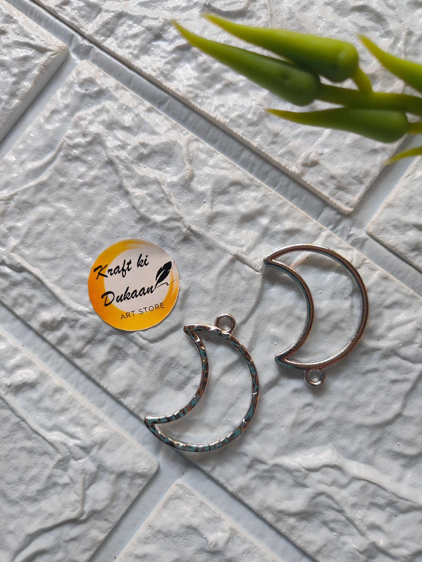 moon-shape-bezel-pendant-set-silver-color