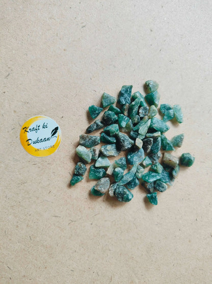 natural-green-jade-stones-for-crafts-scattered-mixed-texture