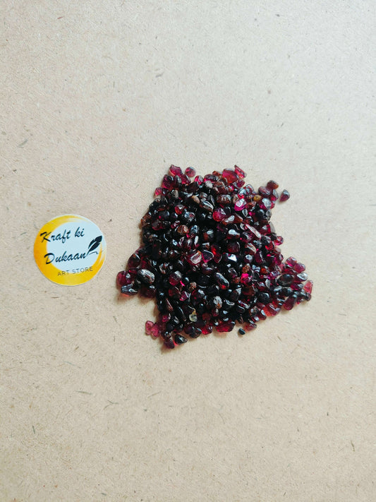 natural-red-garnet-stones-for-crafts-pile-with-label