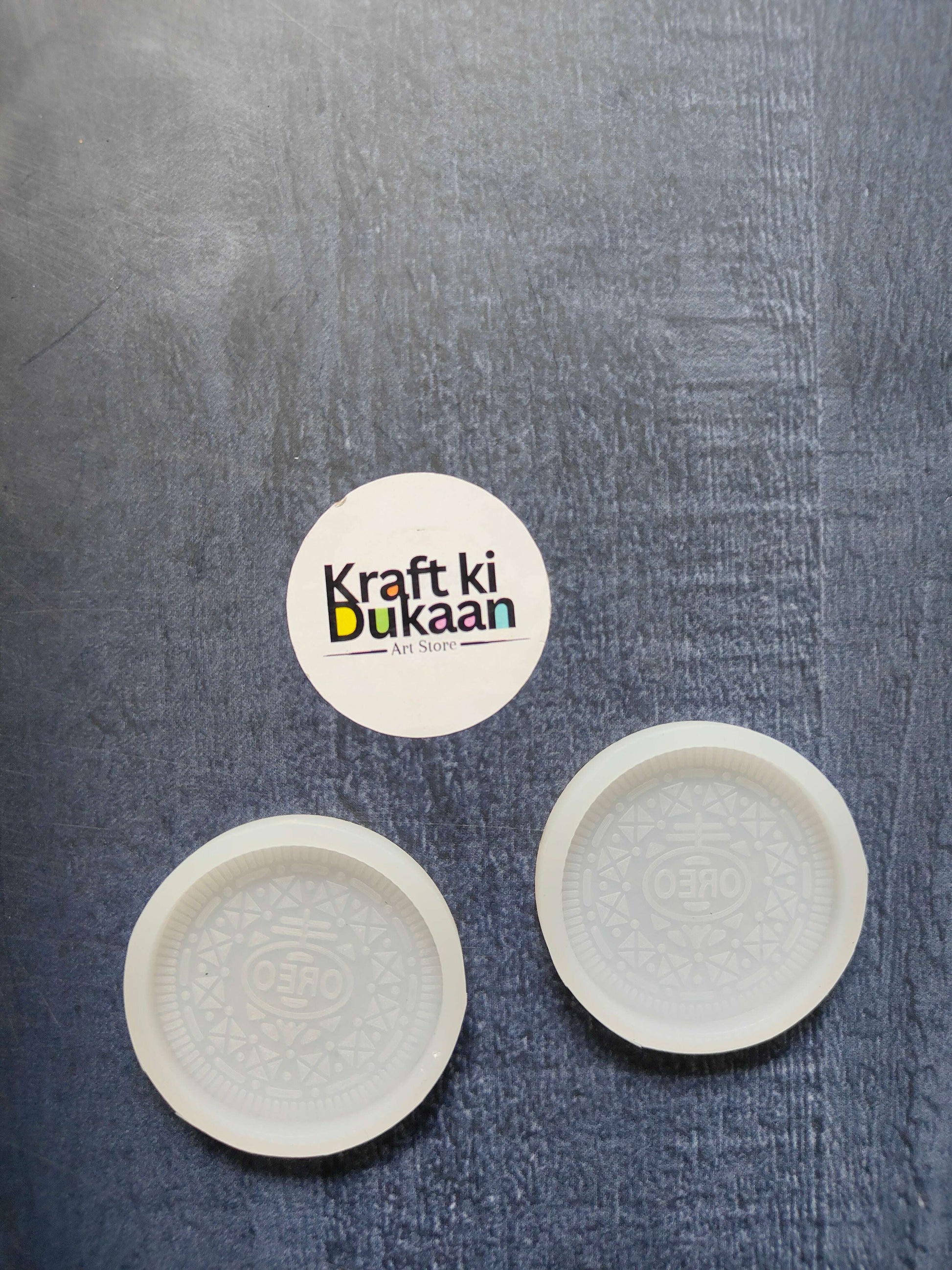 4.6cm Oreo biscuit mould set—round silicone tray with Oreo pattern, top view.