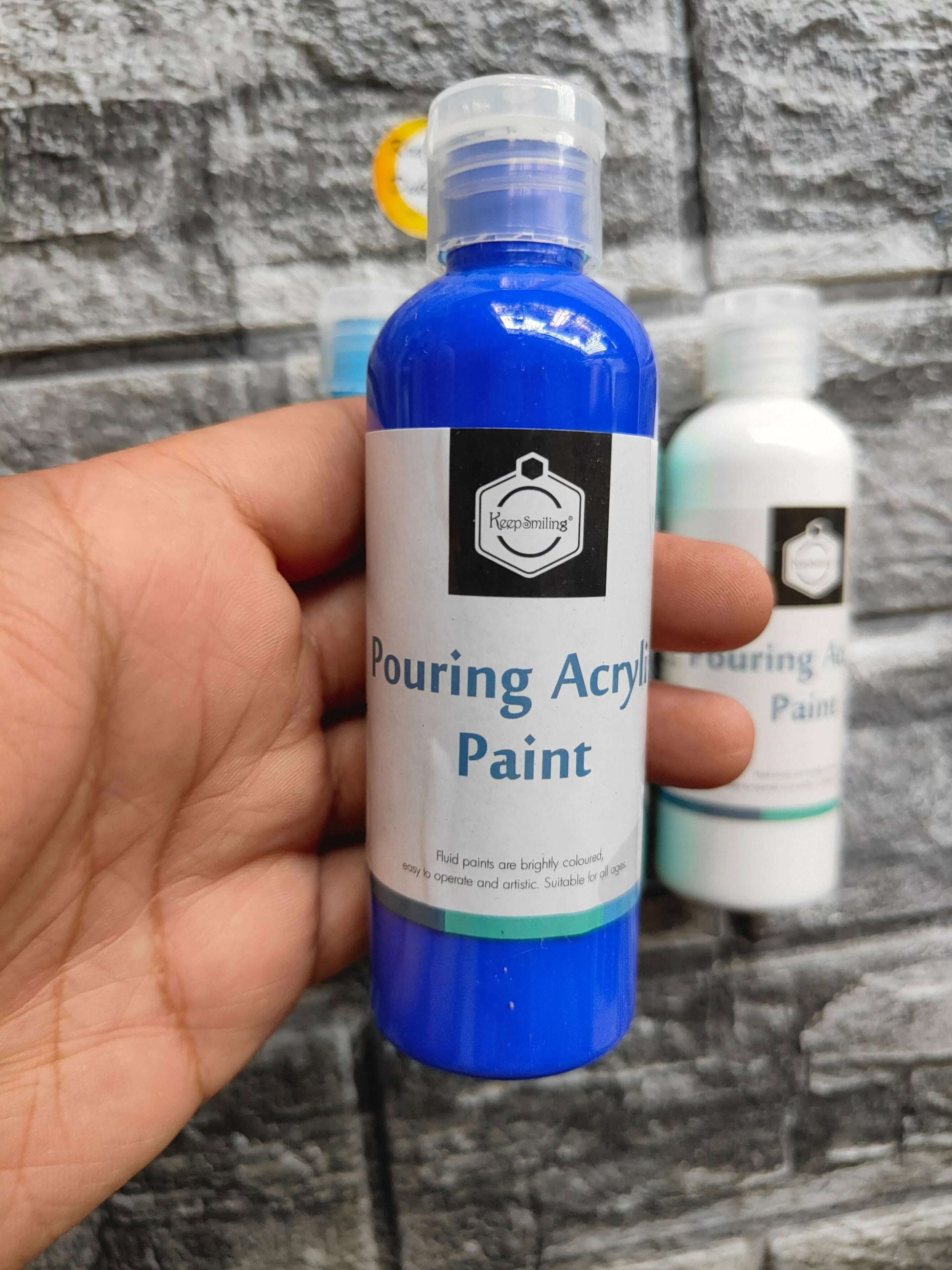painting-aquarelle-acrylic-paint-bottle-pack-blue