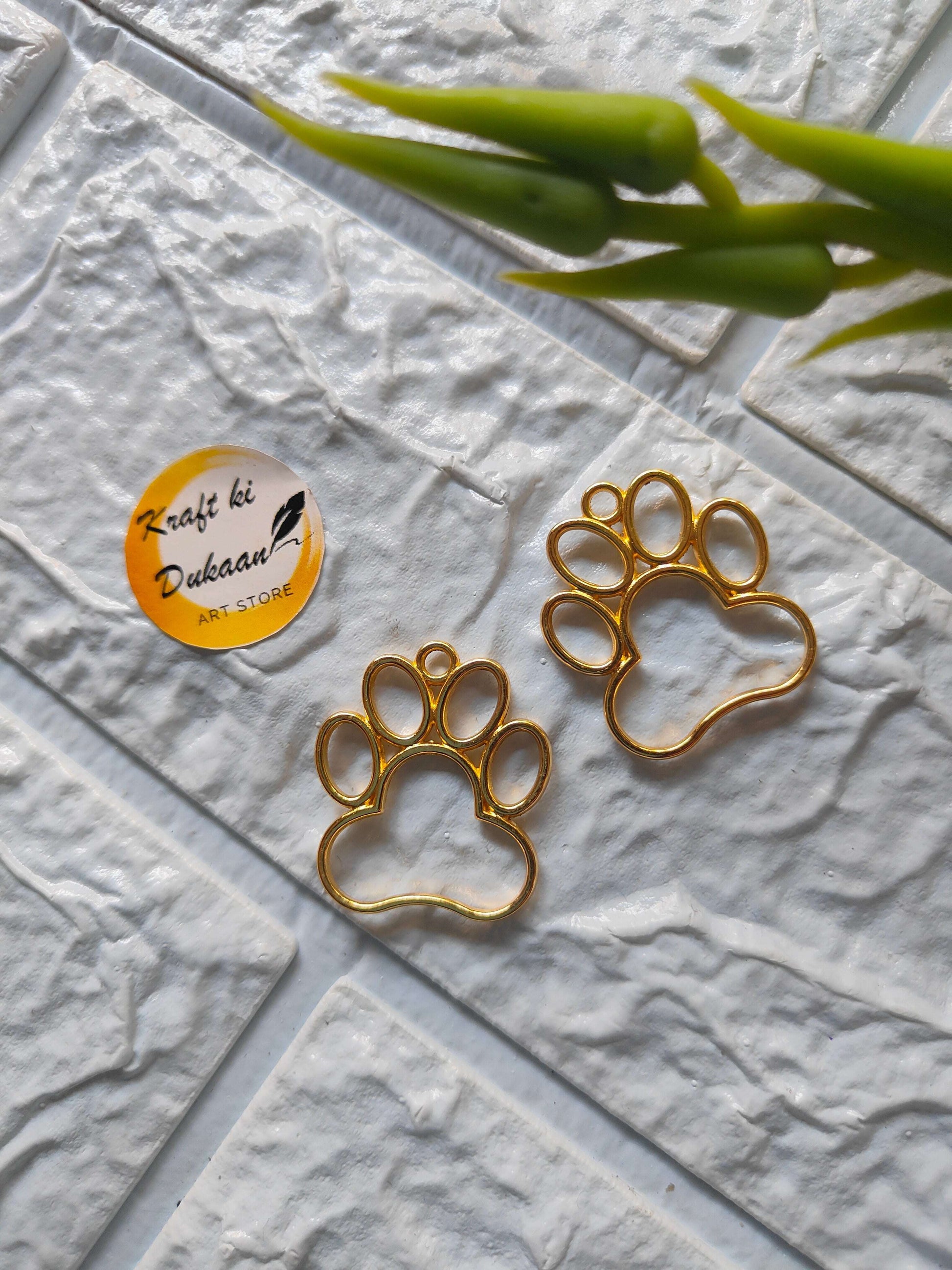 paw-bezel-pendant-set-gold-colored-open-paw-shape