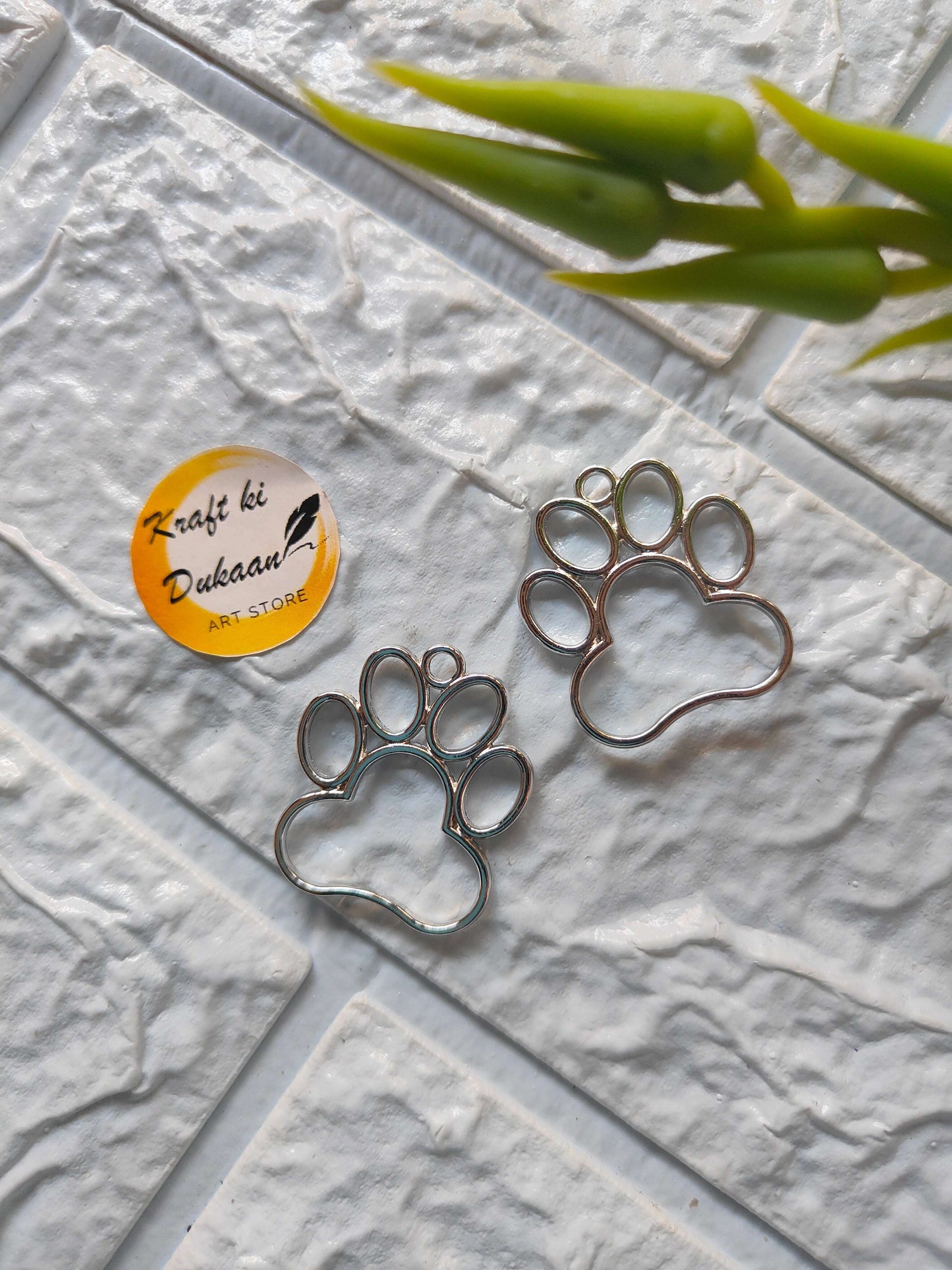 paw-bezel-pendant-set-silver-open-paw-shape