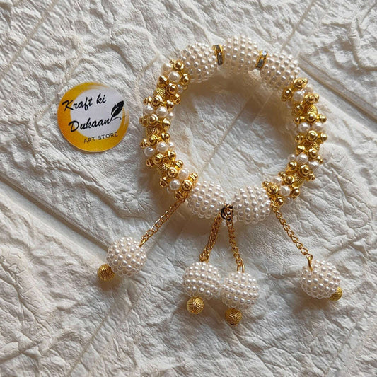 pearl-beaded-bracelet-gold-accent-details