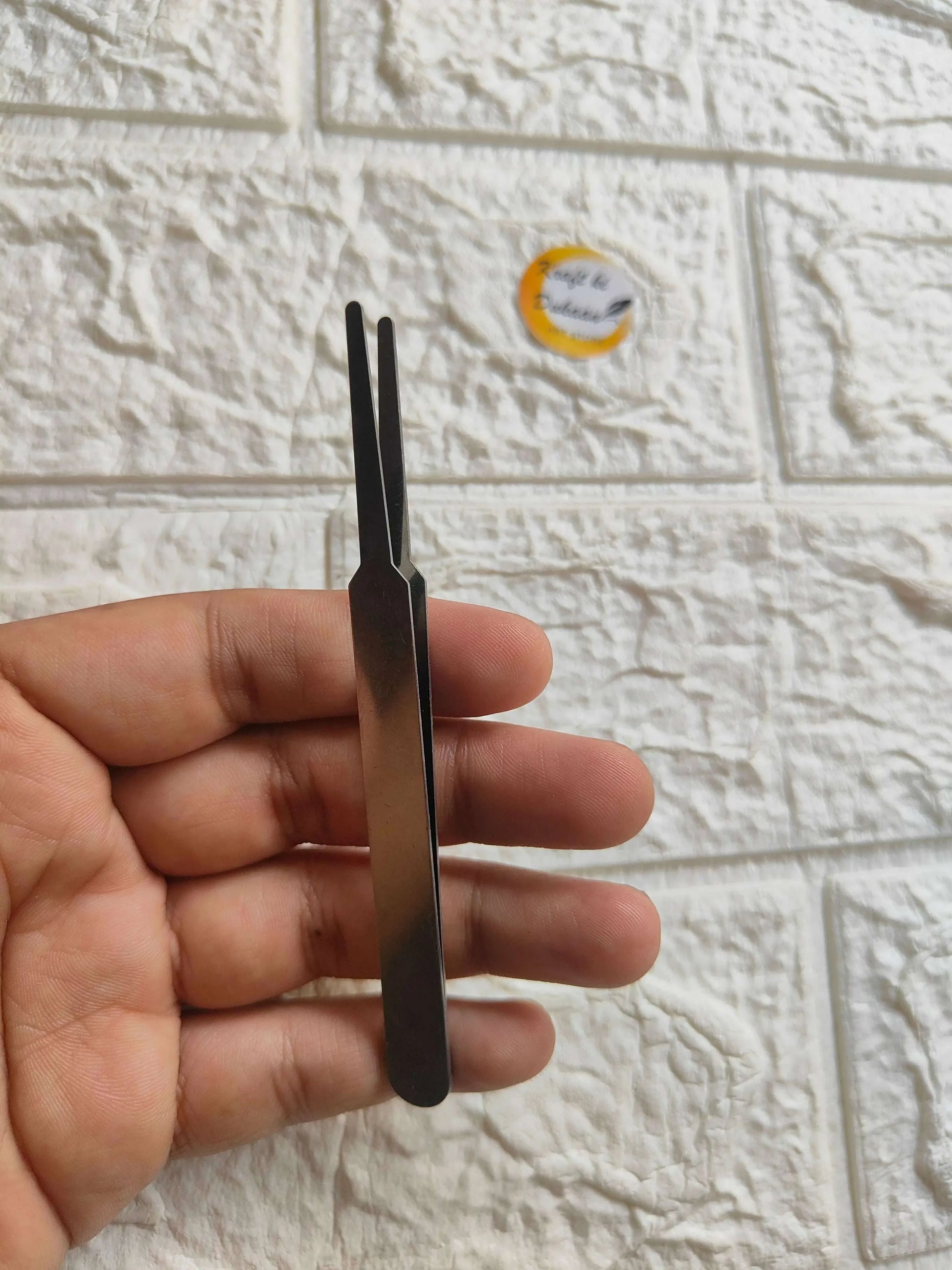 precision-art-tweezers-black-sleek-design