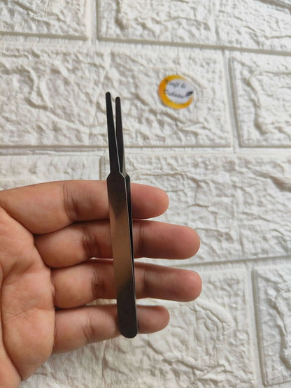 precision-art-tweezers-black-sleek-design