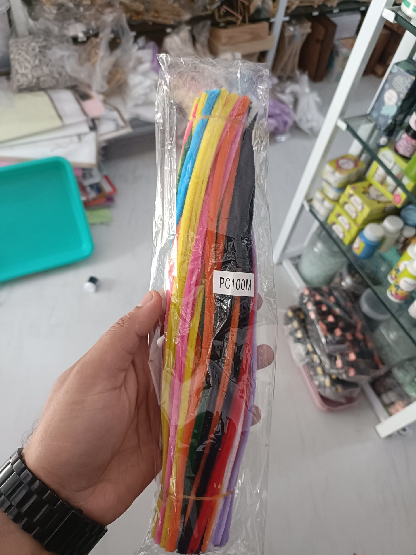 Multicolor 7 mm pipe cleaner bundle in clear packaging