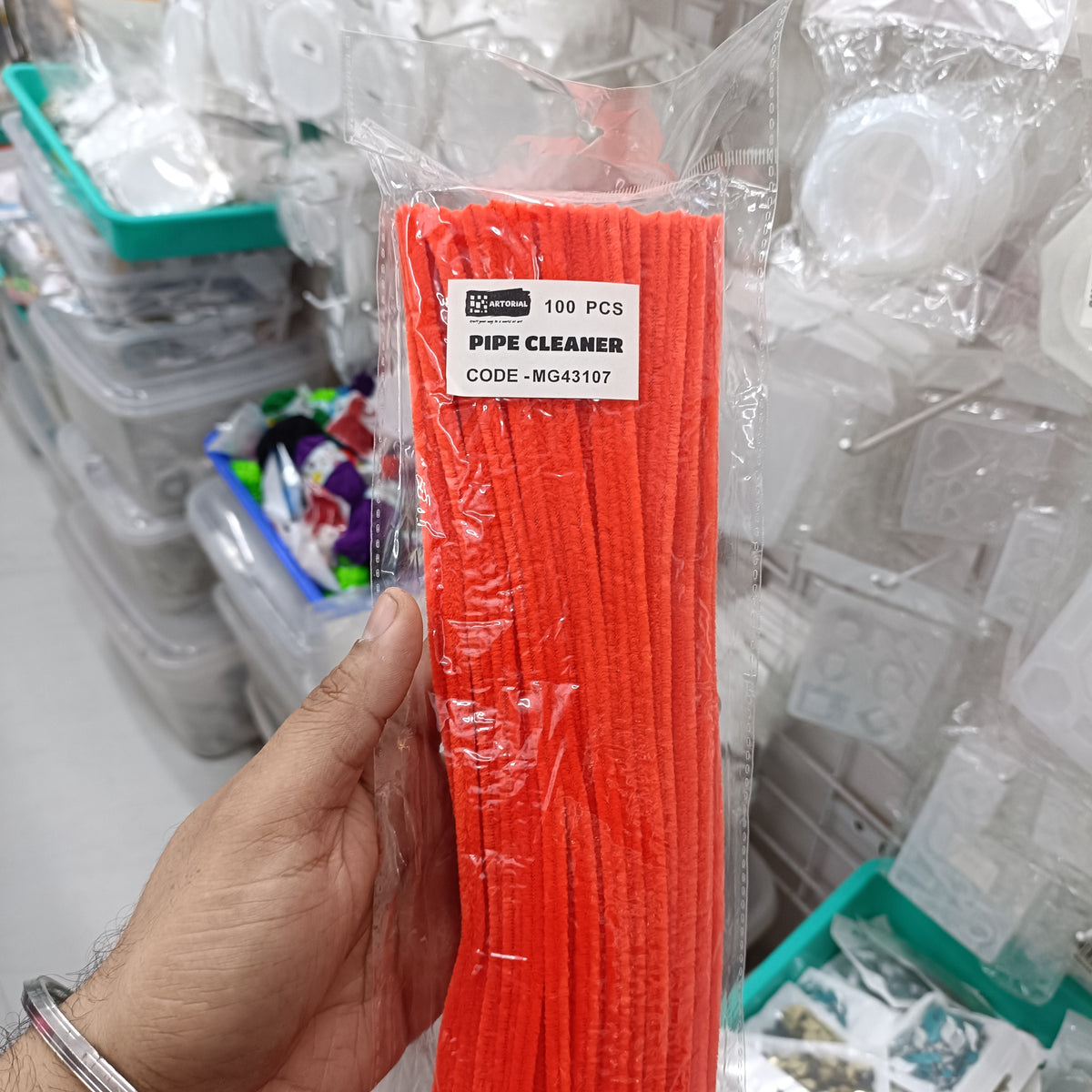 Red pipe cleaner pack of 100 in clear plastic sleeve, tightly bundled