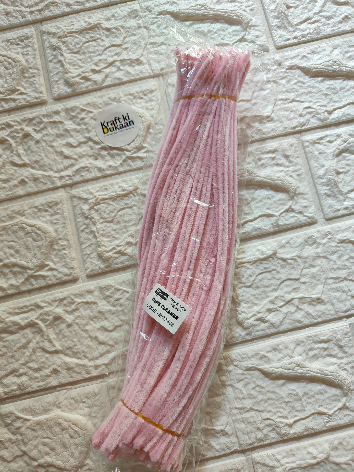 Pipe cleaners, light pink pack of 100 in clear bag