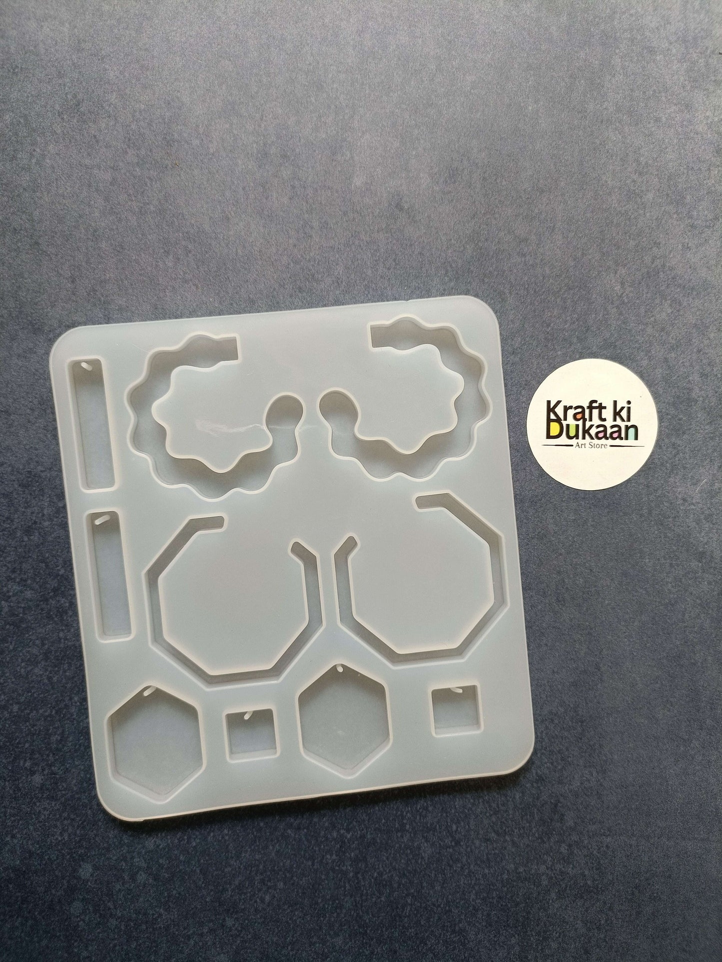 10-cavity jewelry mould, white plastic, geometric cavity shapes