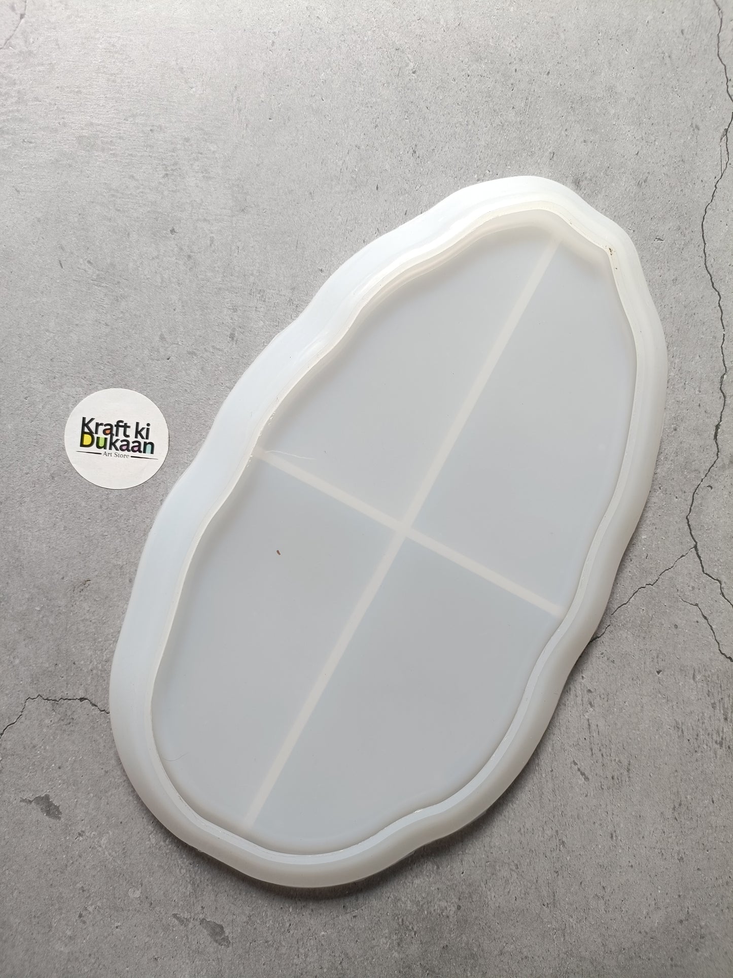 Oval tray mould 28.5x16cm, white rim with angled divider lines