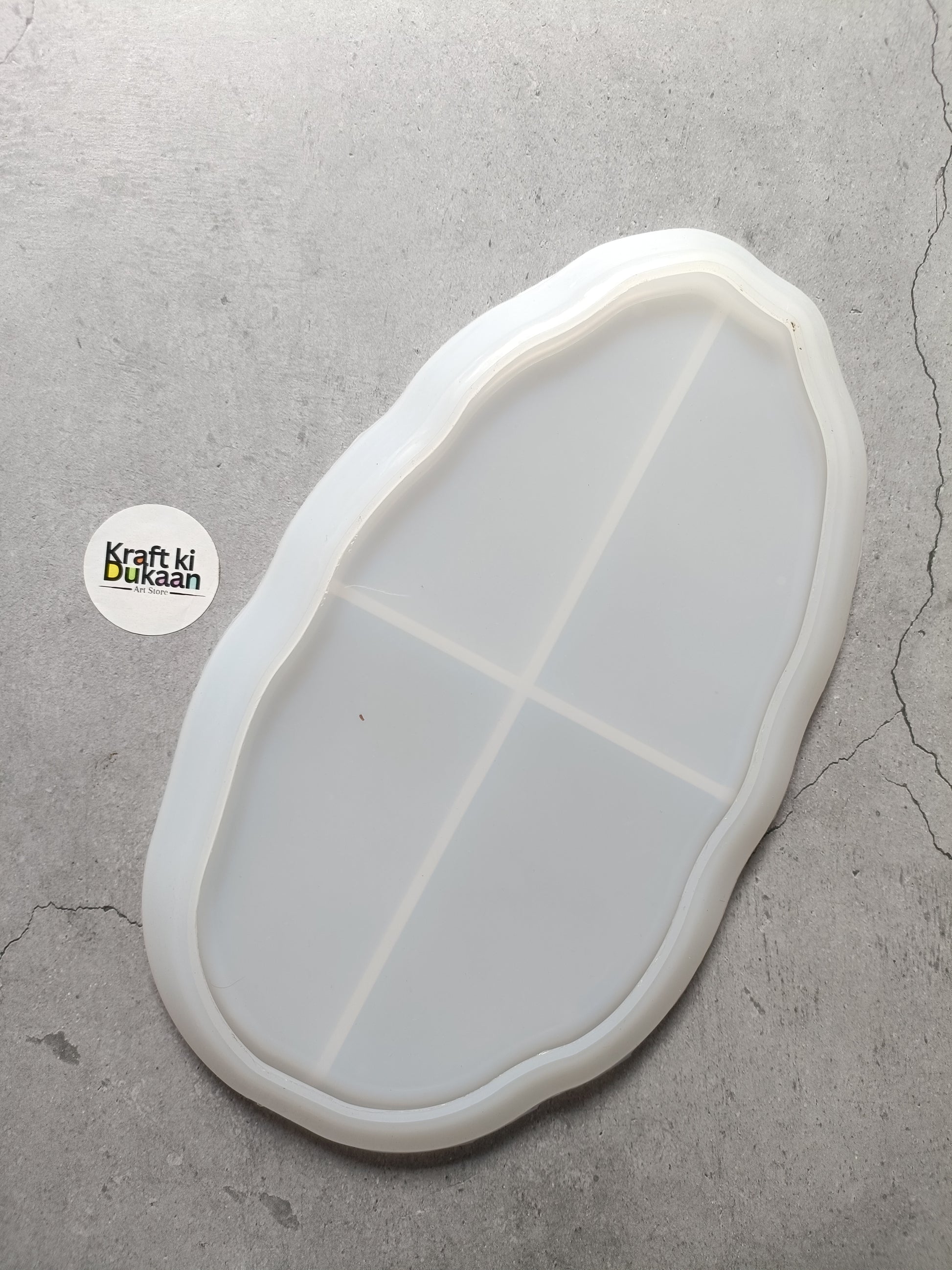 Oval tray mould 28.5x16cm, white rim with angled divider lines